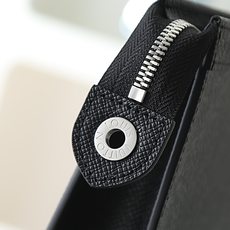 【顶级品质】M30450 十字纹Pochette Voyage手拿包取材深染Taiga皮革,右下角点缀金 【顶级品质】M30450 十字纹Pochette Voyage手拿包取材深染Taiga皮革,右下角点缀金