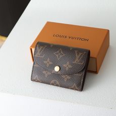 【顶级品质】M41939 金扣紫红豆豆小巧玲珑却极为实用,此款多彩信封式零钱包是现代女性都市生活中的完美 【顶级品质】M41939 金扣紫红豆豆小巧玲珑却极为实用,此款多彩信封式零钱包是现代女性都市生活中的完美