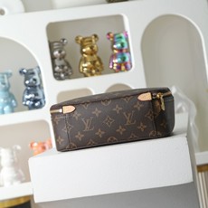 【顶级品质】M43689 老花 中号本款Packing Cube中号收纳包为路易威登收纳艺术新作,以Mo 【顶级品质】M43689 老花 中号本款Packing Cube中号收纳包为路易威登收纳艺术新作,以Mo