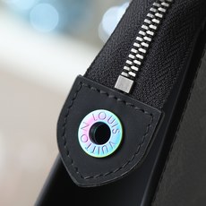 【顶级品质】M64440 条纹此款与日本设计师藤原浩合作设计的Pochette Voyage 融汇品牌传 【顶级品质】M64440 条纹此款与日本设计师藤原浩合作设计的Pochette Voyage 融汇品牌传