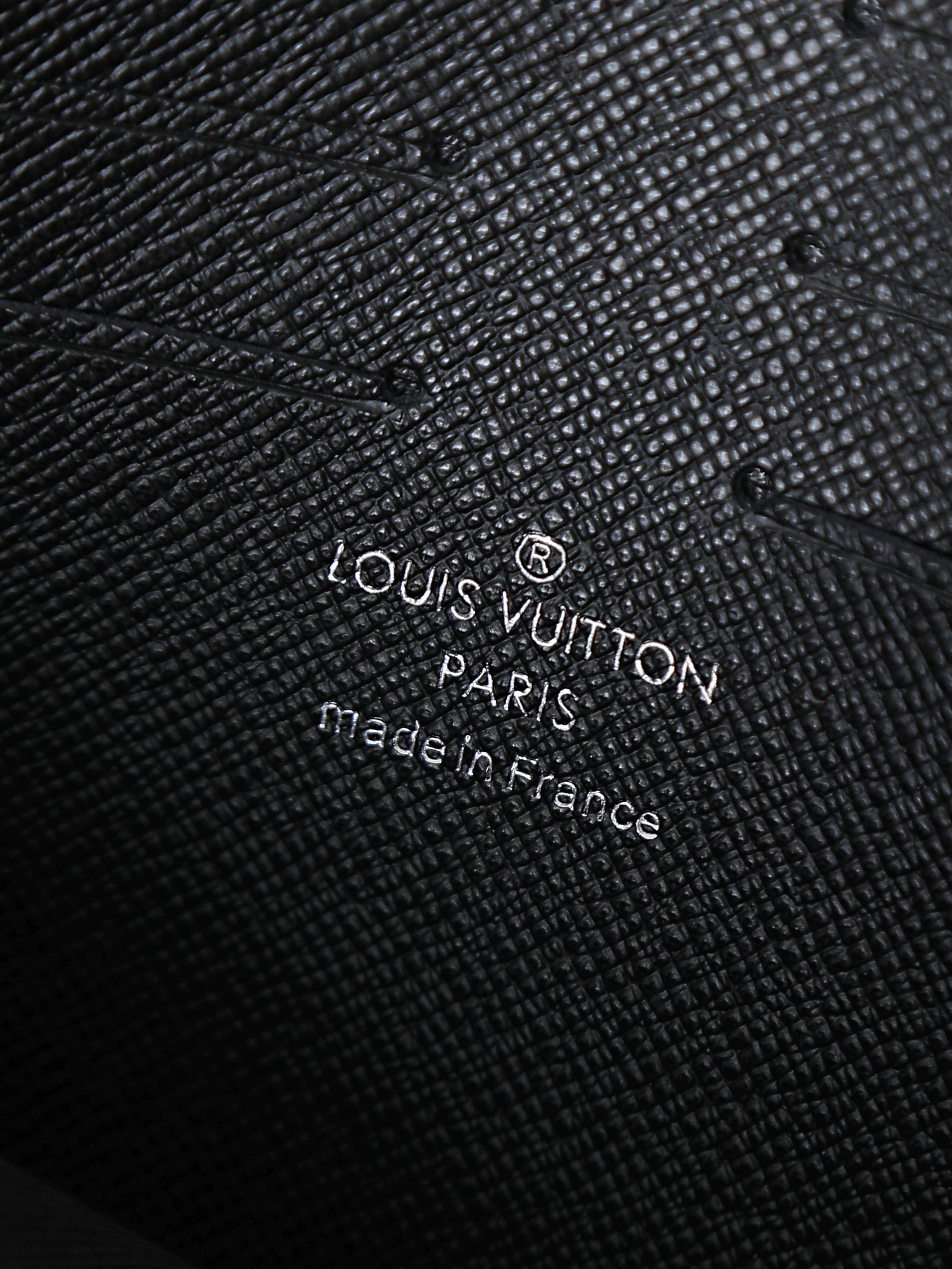 【顶级品质】M69535 灰花Pochette Voyage中号手拿包以Monogram Eclipse