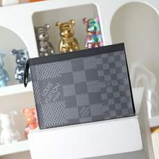 【顶级品质】M60444 POCHETTE VOYAGE 手拿包!本款 Pochette Voyage 【顶级品质】M60444 POCHETTE VOYAGE 手拿包!本款 Pochette Voyage