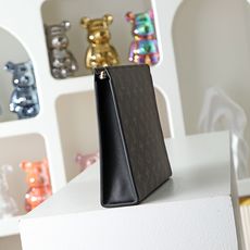 【顶级品质】M46037 老花配黑POCHE TOILETTE NM提供了一个时尚的方式来携带你的个人物 【顶级品质】M46037 老花配黑POCHE TOILETTE NM提供了一个时尚的方式来携带你的个人物