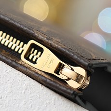【顶级品质】M46037 老花配黑POCHE TOILETTE NM提供了一个时尚的方式来携带你的个人物 【顶级品质】M46037 老花配黑POCHE TOILETTE NM提供了一个时尚的方式来携带你的个人物