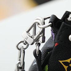 【顶级品质】M13663 黑彩本款 Pochette Accessoires 手袋取材涂层帆布,以缤纷 【顶级品质】M13663 黑彩本款 Pochette Accessoires 手袋取材涂层帆布,以缤纷