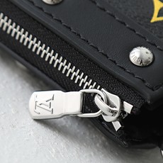 【顶级品质】M13663 黑彩本款 Pochette Accessoires 手袋取材涂层帆布,以缤纷 【顶级品质】M13663 黑彩本款 Pochette Accessoires 手袋取材涂层帆布,以缤纷