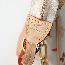 【顶级品质】M13404 白彩本款 Pochette Accessoires 手袋取材涂层帆布,以缤纷 【顶级品质】M13404 白彩本款 Pochette Accessoires 手袋取材涂层帆布,以缤纷