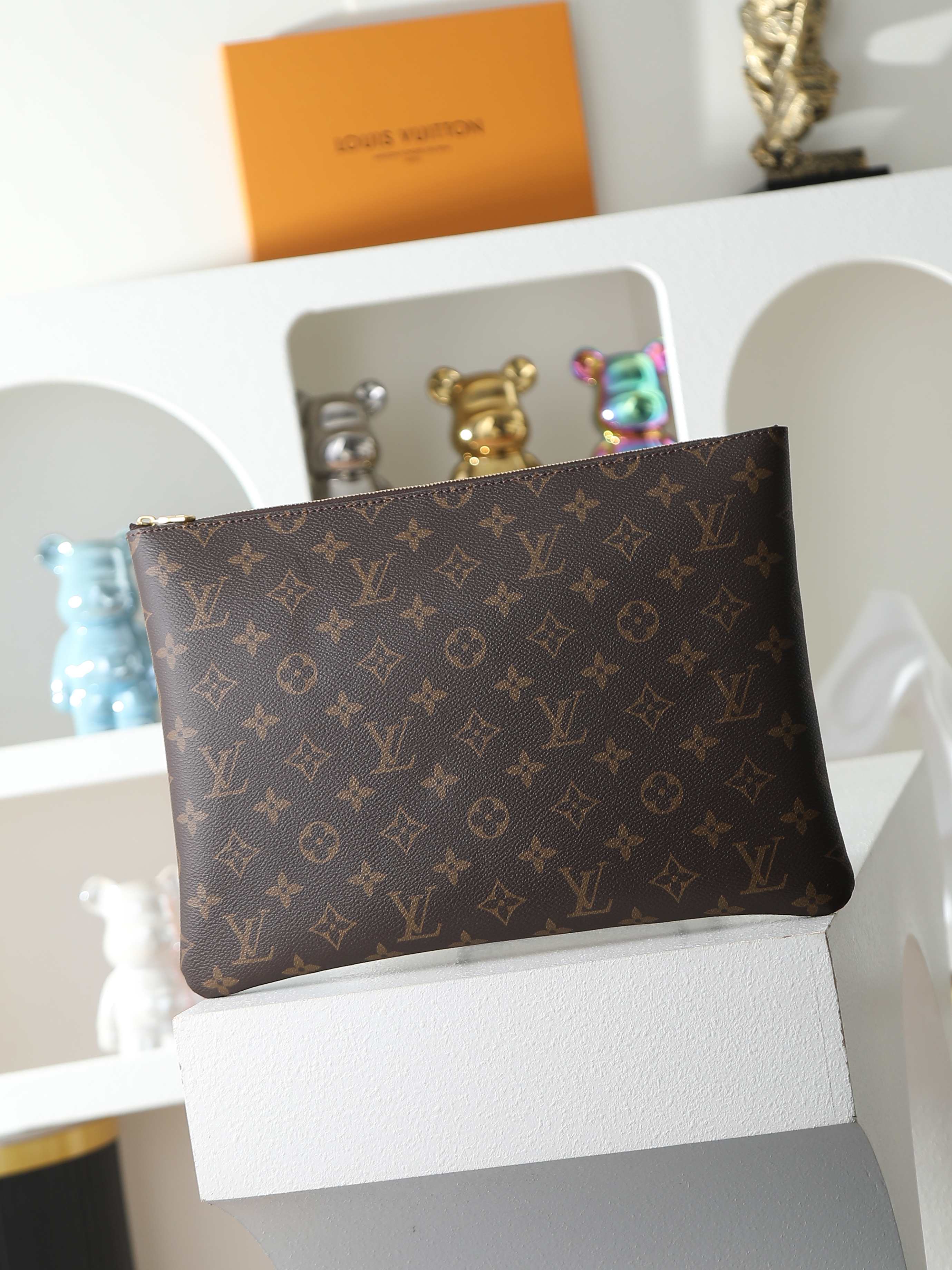 【顶级品质】M13561 大号使用新款Pochette ClesL手拿包，为重要文件找到稳妥收纳之所，邂