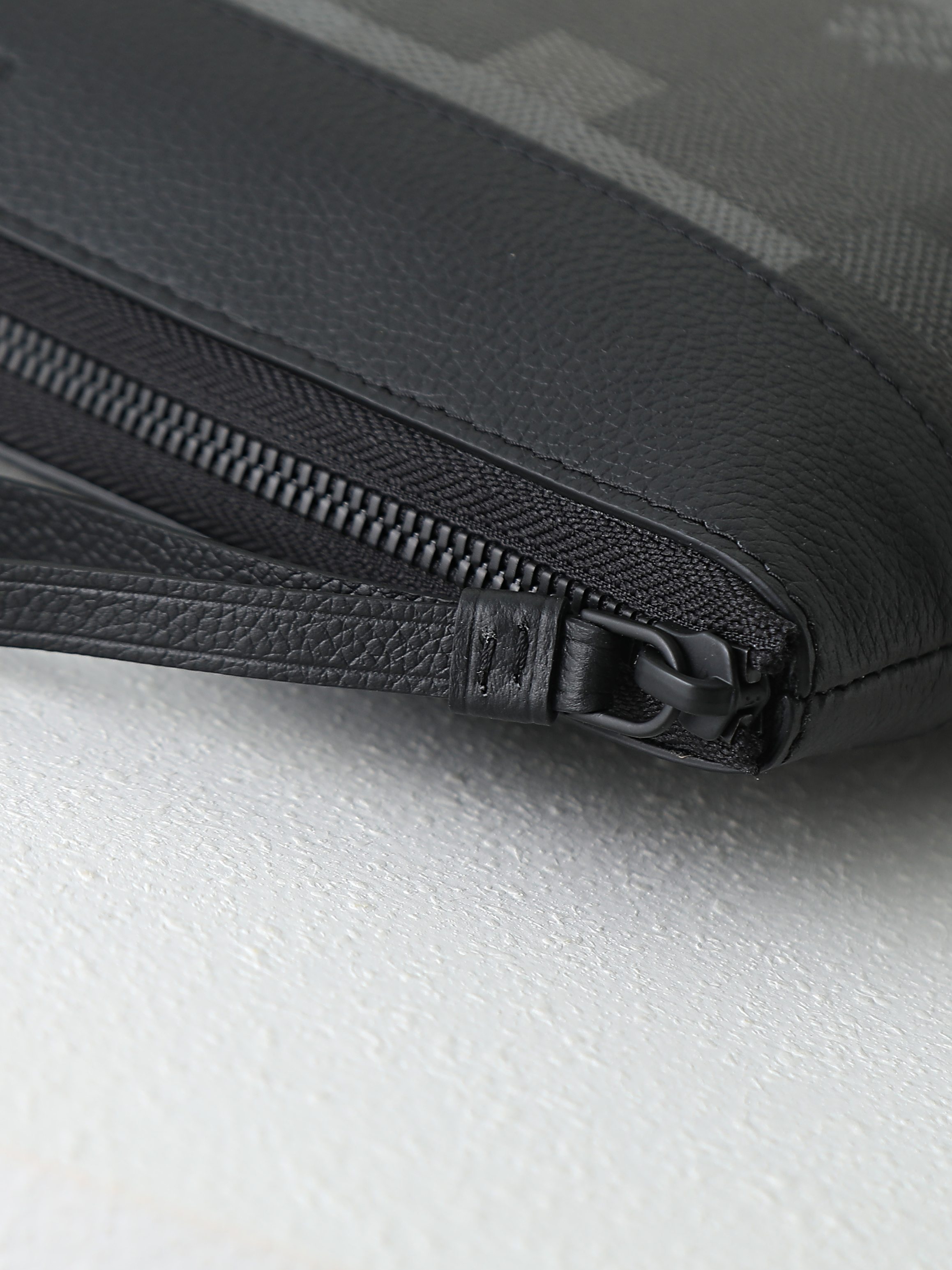 【顶级品质】M14926 马赛克本款Pochette Voyage Souple手拿包以Damoflag