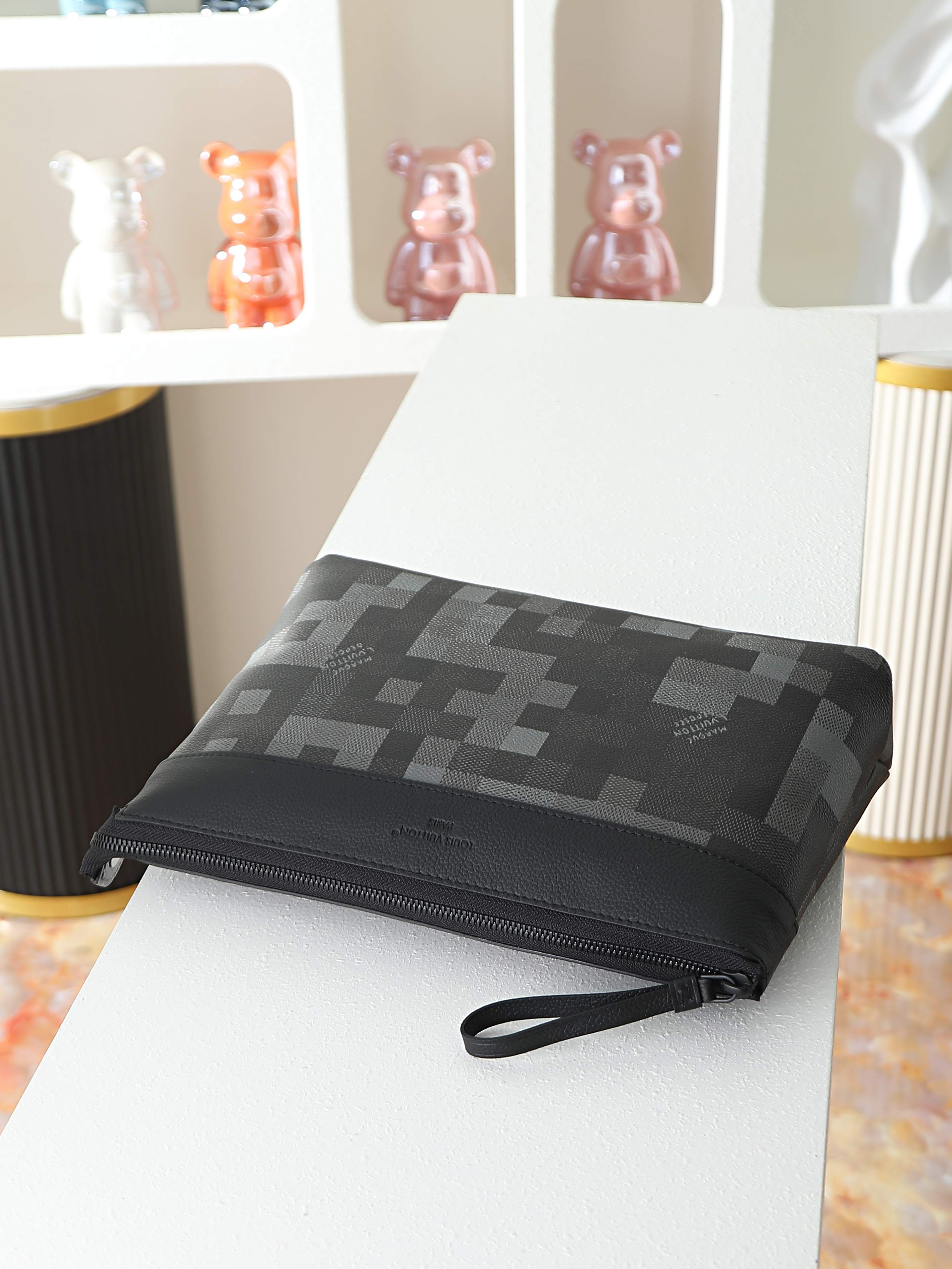 【顶级品质】M14926 马赛克本款Pochette Voyage Souple手拿包以Damoflag