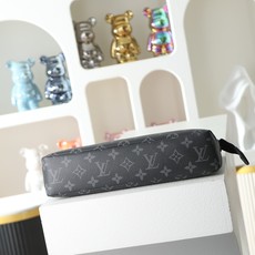 【顶级品质】M82543Pochette Voyage Souple手拿包取材柔软Monogram Ec 【顶级品质】M82543Pochette Voyage Souple手拿包取材柔软Monogram Ec
