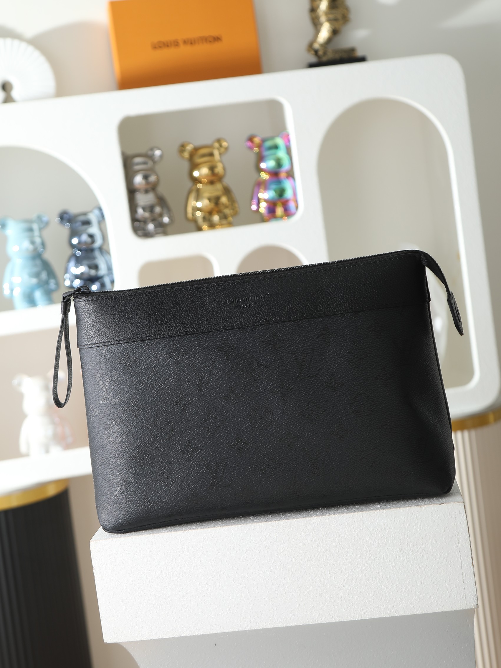 【顶级品质】M26741本款Pochette Voyage Souple手拿包为Monogram Mid