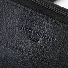 【顶级品质】M26741本款Pochette Voyage Souple手拿包为Monogram Mid 【顶级品质】M26741本款Pochette Voyage Souple手拿包为Monogram Mid
