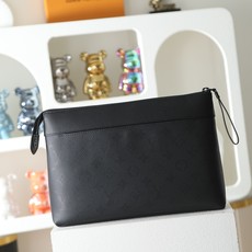 【顶级品质】M26741本款Pochette Voyage Souple手拿包为Monogram Mid 【顶级品质】M26741本款Pochette Voyage Souple手拿包为Monogram Mid