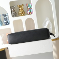 【顶级品质】M26741本款Pochette Voyage Souple手拿包为Monogram Mid 【顶级品质】M26741本款Pochette Voyage Souple手拿包为Monogram Mid