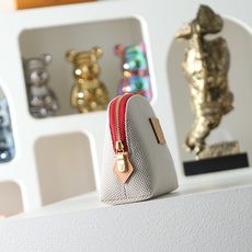 【顶级品质】M29529 红本款 Pochette Cosmétique 小号化妆包结合棉布和缤纷牛皮革 【顶级品质】M29529 红本款 Pochette Cosmétique 小号化妆包结合棉布和缤纷牛皮革