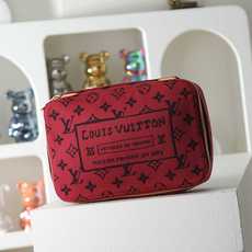【顶级品质】M25789 酒红本款Packing Cube中号收纳包为Monogram锦纶包身搭配环绕式 【顶级品质】M25789 酒红本款Packing Cube中号收纳包为Monogram锦纶包身搭配环绕式