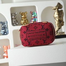 【顶级品质】M25788 酒红本款PackingCube小号收纳包为Monogram锦纶勾勒皮革饰边,以 【顶级品质】M25788 酒红本款PackingCube小号收纳包为Monogram锦纶勾勒皮革饰边,以