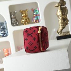 【顶级品质】M25788 酒红本款PackingCube小号收纳包为Monogram锦纶勾勒皮革饰边,以 【顶级品质】M25788 酒红本款PackingCube小号收纳包为Monogram锦纶勾勒皮革饰边,以
