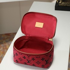 【顶级品质】M25788 酒红本款PackingCube小号收纳包为Monogram锦纶勾勒皮革饰边,以 【顶级品质】M25788 酒红本款PackingCube小号收纳包为Monogram锦纶勾勒皮革饰边,以