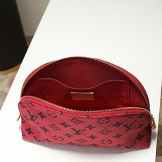 【顶级品质】M25759 酒红本款Pochette Cometique中号化妆包出自Travel wit 【顶级品质】M25759 酒红本款Pochette Cometique中号化妆包出自Travel wit