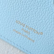 【顶级品质】M27488 蓝本款Lisa钱夹出自Rainbow系列,为Monogram Empreint 【顶级品质】M27488 蓝本款Lisa钱夹出自Rainbow系列,为Monogram Empreint