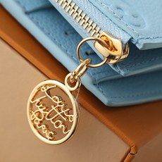 【顶级品质】M27488 蓝本款Lisa钱夹出自Rainbow系列,为Monogram Empreint 【顶级品质】M27488 蓝本款Lisa钱夹出自Rainbow系列,为Monogram Empreint