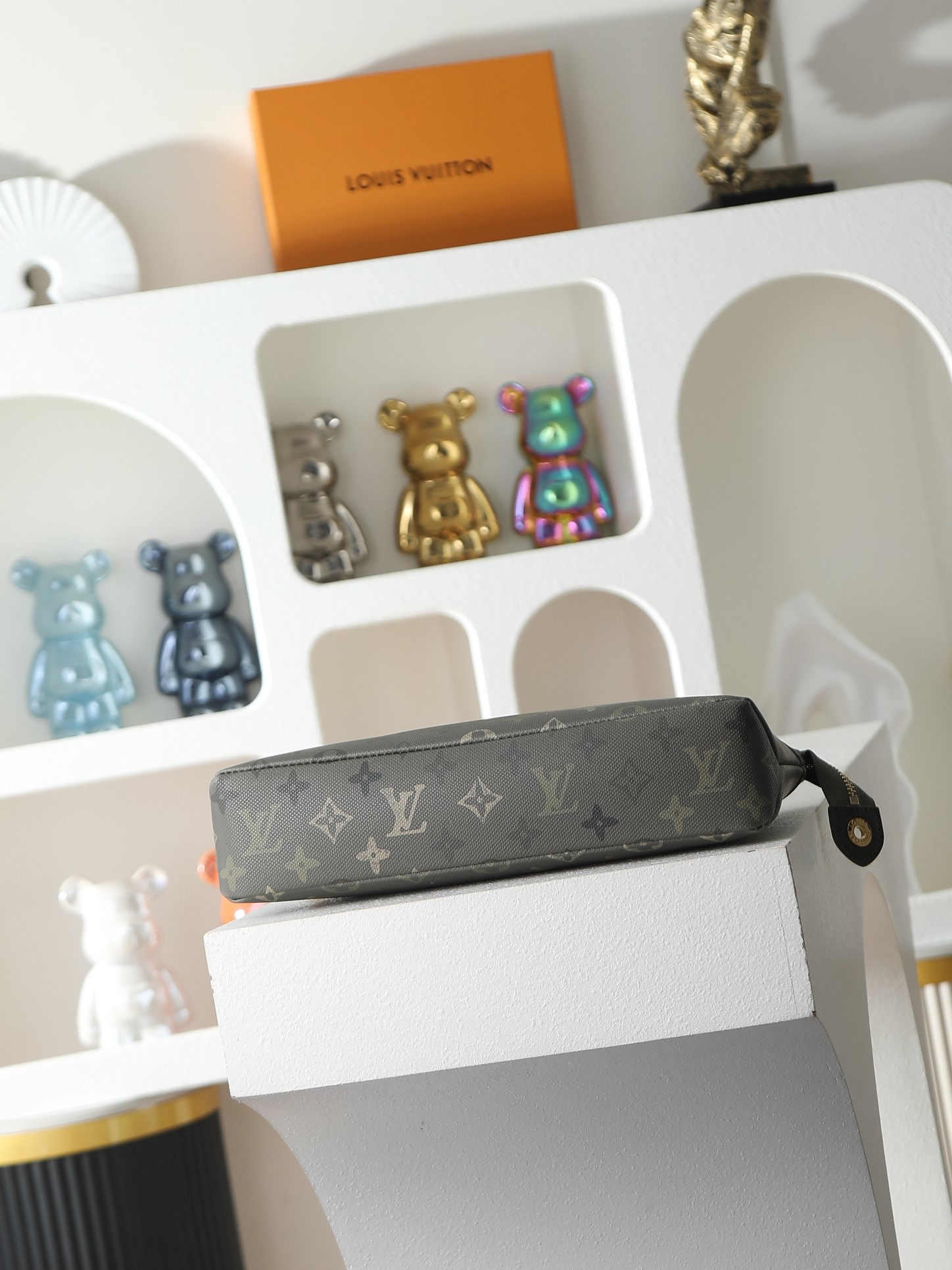 【顶级品质】M26970 军绿本款Pochette VoyageSouple手拿包为Monogram S