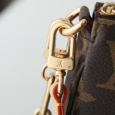 【顶级品质】M13440 公仔本款Pochette Accessoires手袋取材Monogram涂层帆 【顶级品质】M13440 公仔本款Pochette Accessoires手袋取材Monogram涂层帆