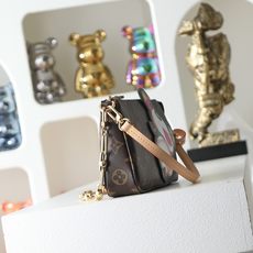 【顶级品质】M13440 公仔本款Pochette Accessoires手袋取材Monogram涂层帆 【顶级品质】M13440 公仔本款Pochette Accessoires手袋取材Monogram涂层帆