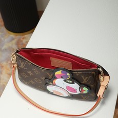 【顶级品质】M13440 公仔本款Pochette Accessoires手袋取材Monogram涂层帆 【顶级品质】M13440 公仔本款Pochette Accessoires手袋取材Monogram涂层帆