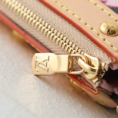 【顶级品质】M13666 樱花本款 Pochette Accessoires 手袋为经典 Monogra 【顶级品质】M13666 樱花本款 Pochette Accessoires 手袋为经典 Monogra