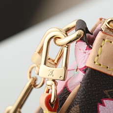 【顶级品质】M13666 樱花本款 Pochette Accessoires 手袋为经典 Monogra 【顶级品质】M13666 樱花本款 Pochette Accessoires 手袋为经典 Monogra