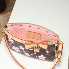 【顶级品质】M13666 樱花本款 Pochette Accessoires 手袋为经典 Monogra 【顶级品质】M13666 樱花本款 Pochette Accessoires 手袋为经典 Monogra