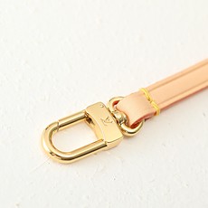 【顶级品质】M25653 這款小型零錢包從Cosmetic系列汲取靈感,特別設計成可放於袋內的配飾,亦可 【顶级品质】M25653 這款小型零錢包從Cosmetic系列汲取靈感,特別設計成可放於袋內的配飾,亦可
