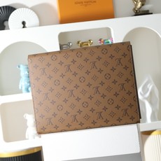【顶级品质】G11120 鸭子LOUIS VUITTON xSun Yitian联名款小鸭图案锁扣开合小 【顶级品质】G11120 鸭子LOUIS VUITTON xSun Yitian联名款小鸭图案锁扣开合小