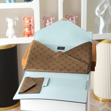 【顶级品质】G11120 鸭子LOUIS VUITTON xSun Yitian联名款小鸭图案锁扣开合小 【顶级品质】G11120 鸭子LOUIS VUITTON xSun Yitian联名款小鸭图案锁扣开合小
