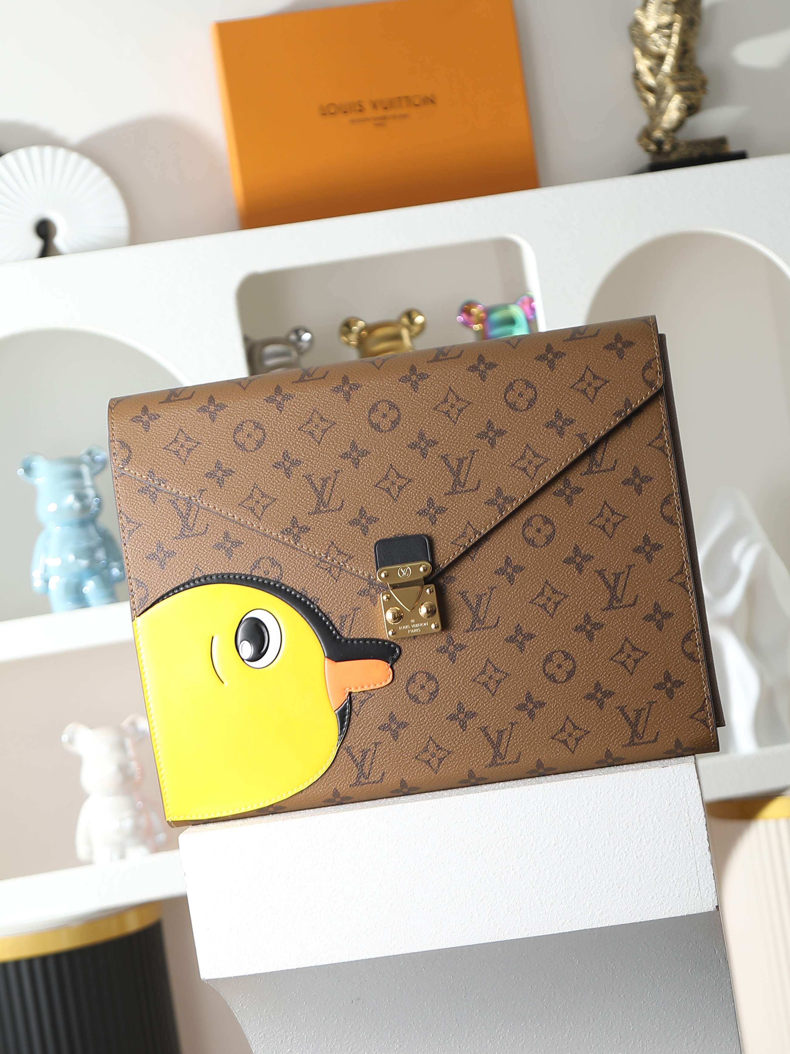 【顶级品质】G11120 鸭子LOUIS VUITTON xSun Yitian联名款小鸭图案锁扣开合小