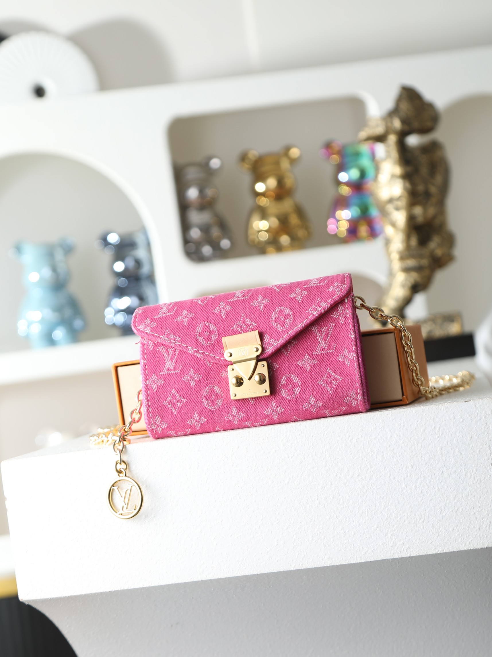 【顶级品质】M4622z 粉牛仔POUCH METIS 腰带、本款 Pouch Metis 腰带以现代设