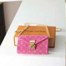 【顶级品质】M4622z 粉牛仔POUCH METIS 腰带、本款 Pouch Metis 腰带以现代设 【顶级品质】M4622z 粉牛仔POUCH METIS 腰带、本款 Pouch Metis 腰带以现代设