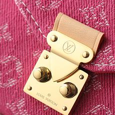 【顶级品质】M4622z 粉牛仔POUCH METIS 腰带、本款 Pouch Metis 腰带以现代设 【顶级品质】M4622z 粉牛仔POUCH METIS 腰带、本款 Pouch Metis 腰带以现代设