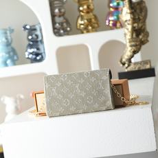 【顶级品质】M4622z 绿牛仔POUCH METIS 腰带、本款 Pouch Metis 腰带以现代设 【顶级品质】M4622z 绿牛仔POUCH METIS 腰带、本款 Pouch Metis 腰带以现代设