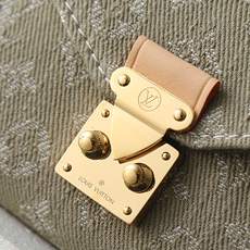 【顶级品质】M4622z 绿牛仔POUCH METIS 腰带、本款 Pouch Metis 腰带以现代设 【顶级品质】M4622z 绿牛仔POUCH METIS 腰带、本款 Pouch Metis 腰带以现代设