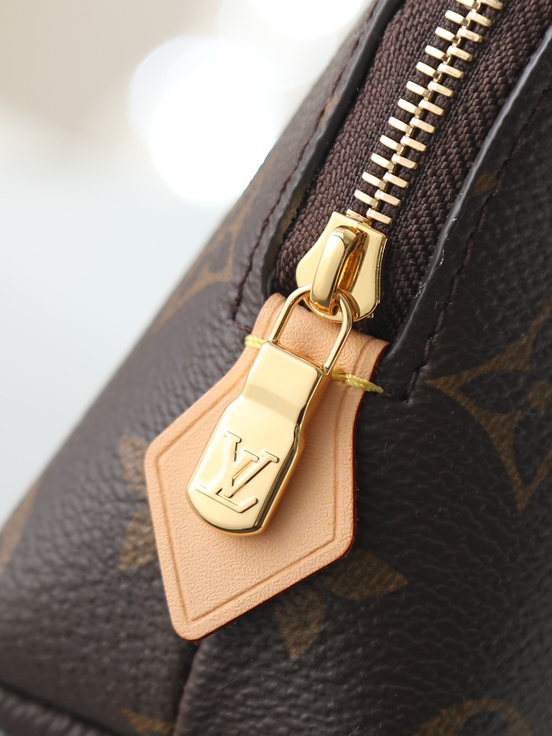 【顶级品质】M15359圣诞款小号化妆包 POCHETTE COSMÉTIQUE 化妆包 这款小巧的化妆