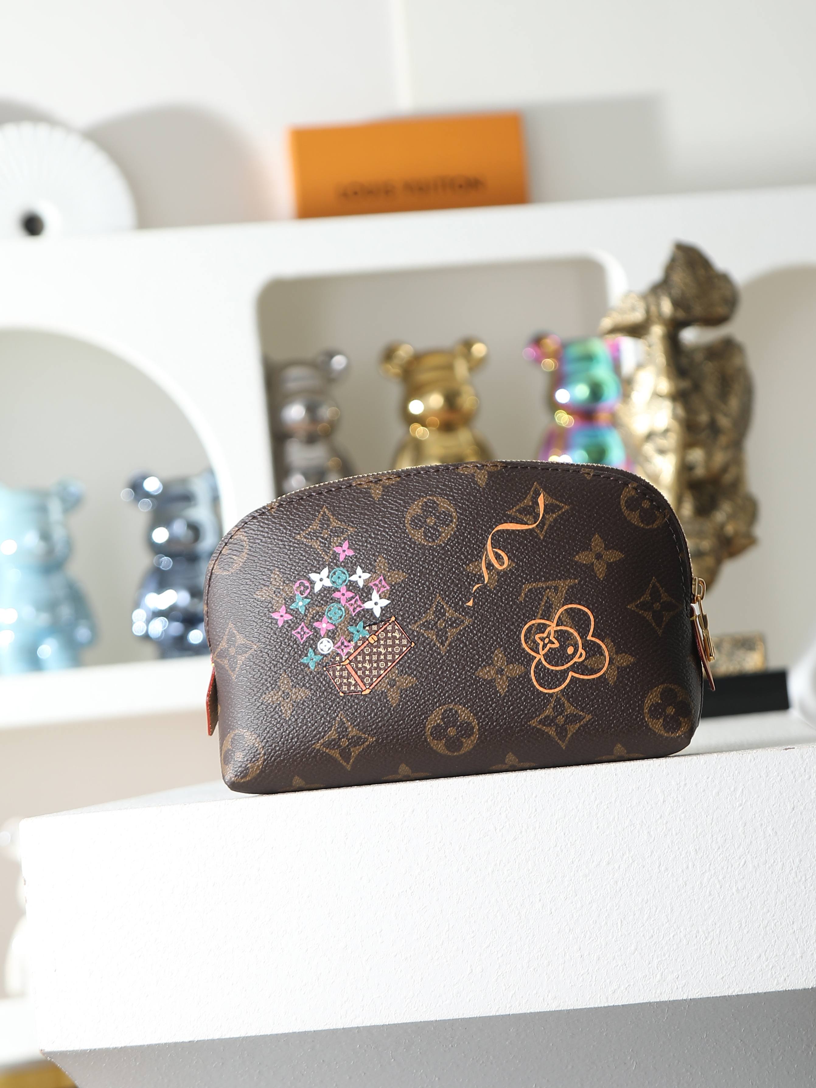 【顶级品质】M15359圣诞款小号化妆包 POCHETTE COSMÉTIQUE 化妆包 这款小巧的化妆