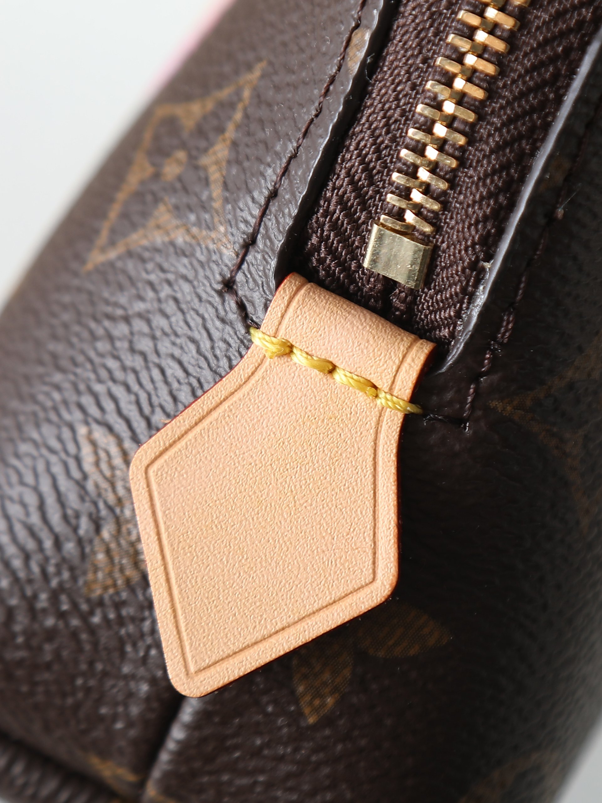 【顶级品质】M15359圣诞款小号化妆包 POCHETTE COSMÉTIQUE 化妆包 这款小巧的化妆