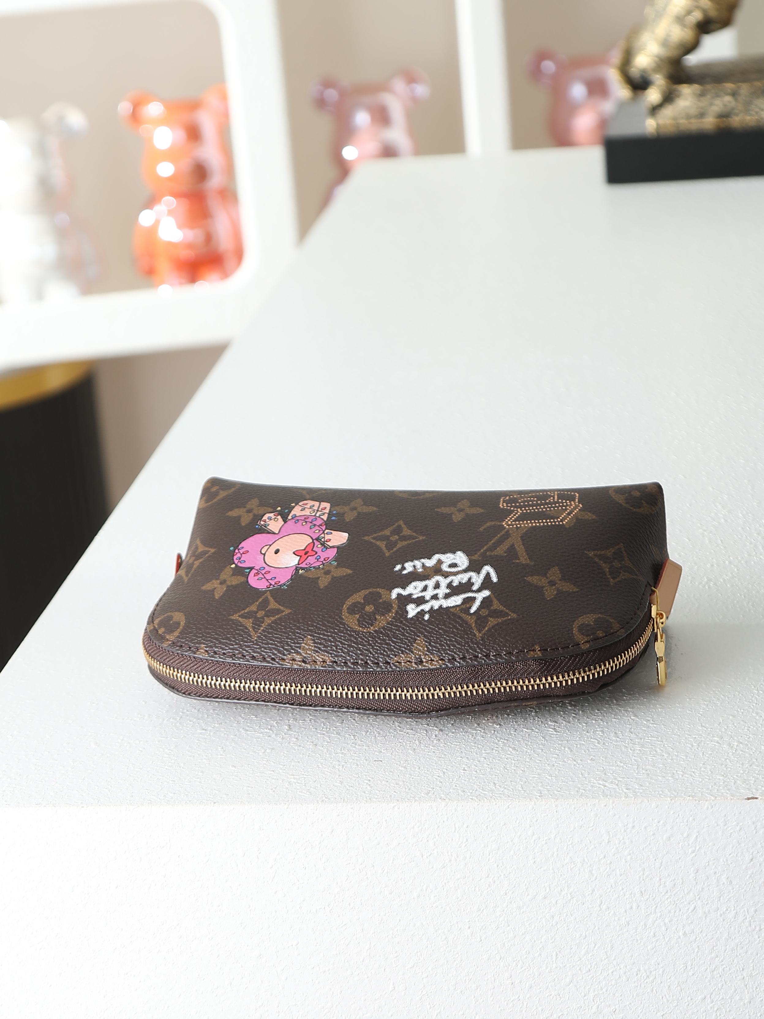 【顶级品质】M15359圣诞款小号化妆包 POCHETTE COSMÉTIQUE 化妆包 这款小巧的化妆