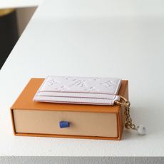 【顶级品质】M28250 薰衣草色为时尚单品增添女性气质的卡盒“Portal CartoLVCharm” 【顶级品质】M28250 薰衣草色为时尚单品增添女性气质的卡盒“Portal CartoLVCharm”