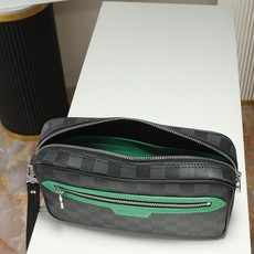 【顶级品质】M40840 黑格配绿【Pochette Kasai 手拿包】這款收納包以柔軟的Monogr 【顶级品质】M40840 黑格配绿【Pochette Kasai 手拿包】這款收納包以柔軟的Monogr