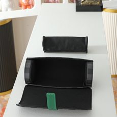 【顶级品质】M40847 黑格配绿此款优雅腕表盒由风格硬朗的Eclipse Monogram帆布面料裁制 【顶级品质】M40847 黑格配绿此款优雅腕表盒由风格硬朗的Eclipse Monogram帆布面料裁制